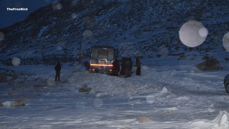 Vehicle Stuck in snow ladakh 