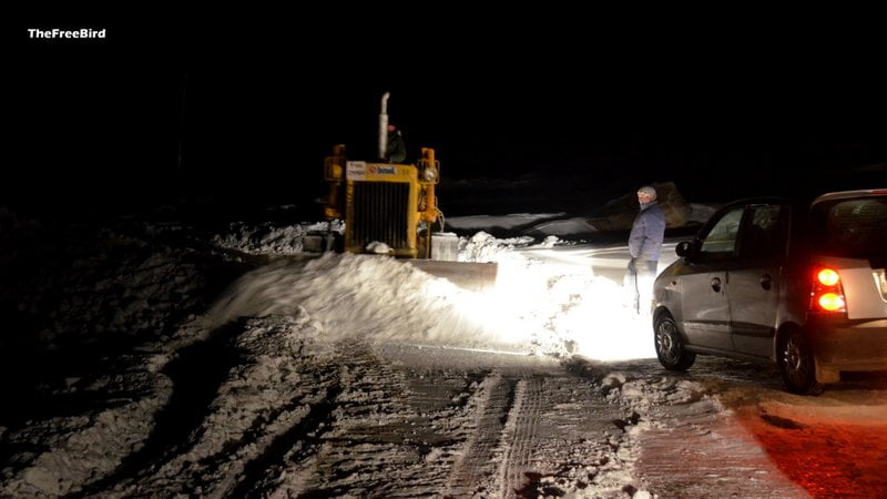 Earth mover snow mover ladakh blocked roads 