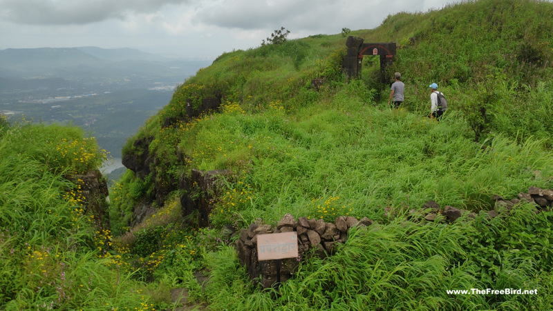 manikgad fort entrance