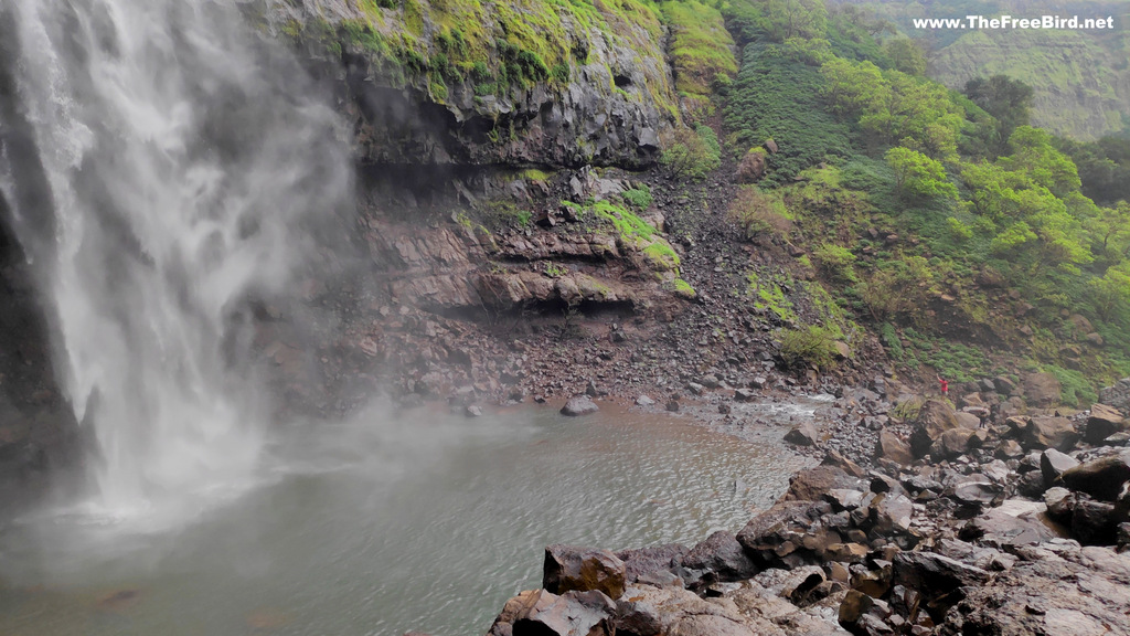 The huge pond of Nanemachi waterfall