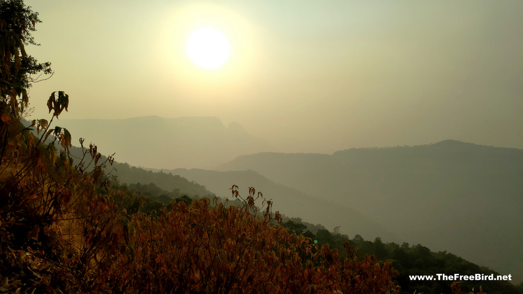 prabalgad & kalavantin visible from Dhodhani trek to Matheran sunset point