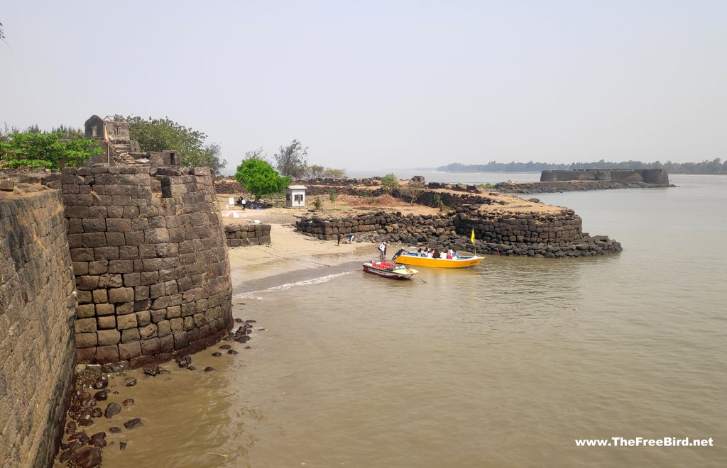 Kolaba fort can be reached by boats & by walking during low tide Alibag fort